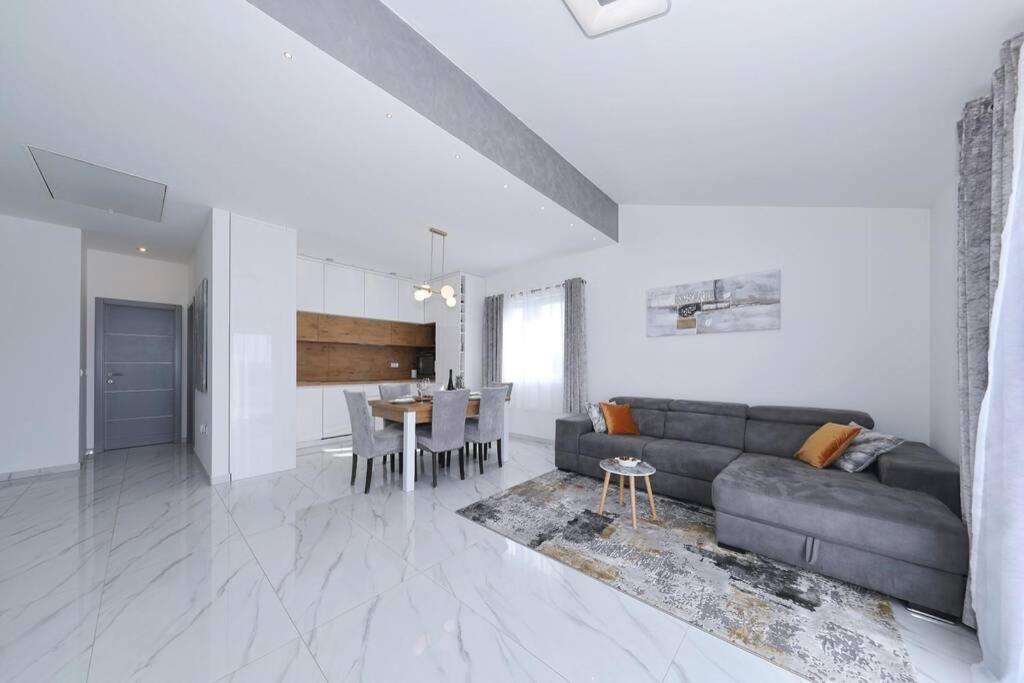 Apartman Chiara Galovac  Eksteriør billede